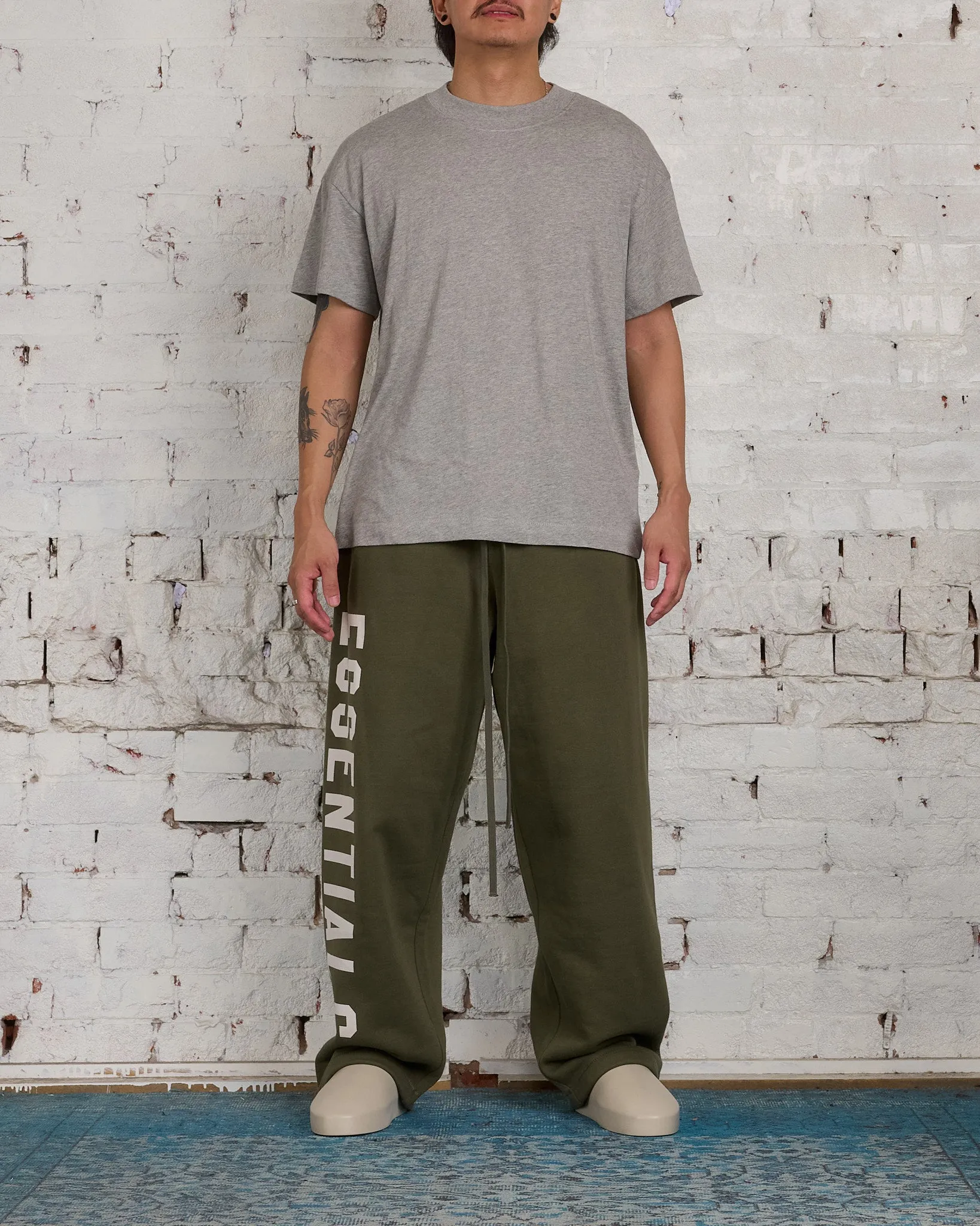 Fear of God Essentials Relaxed Fleece Sweatpant Military
