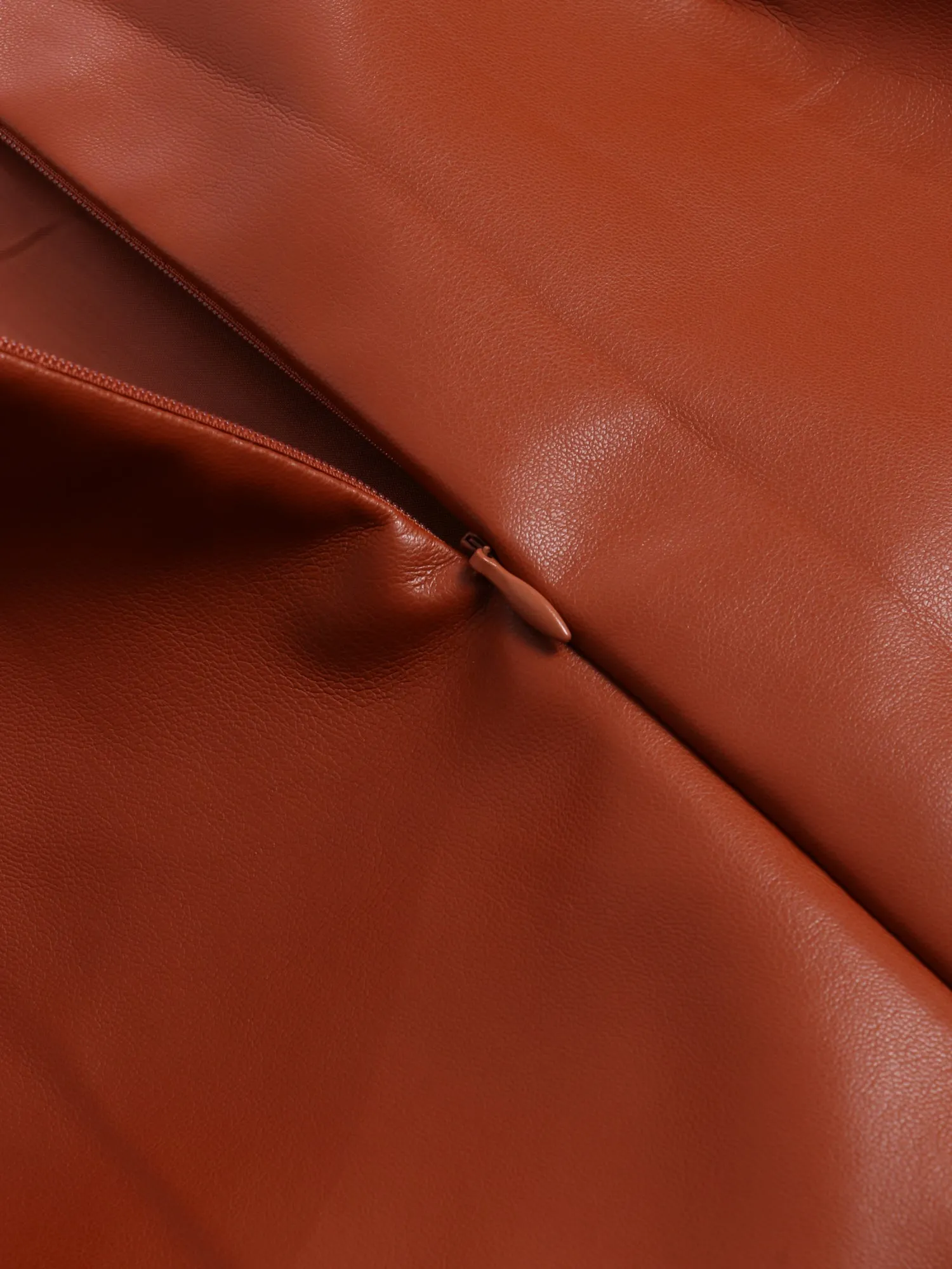 Midsize Stretch Slim Curved Leather Skirt