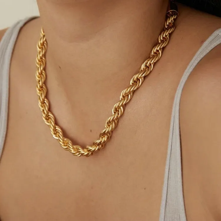 Mila Golden Twist Necklace